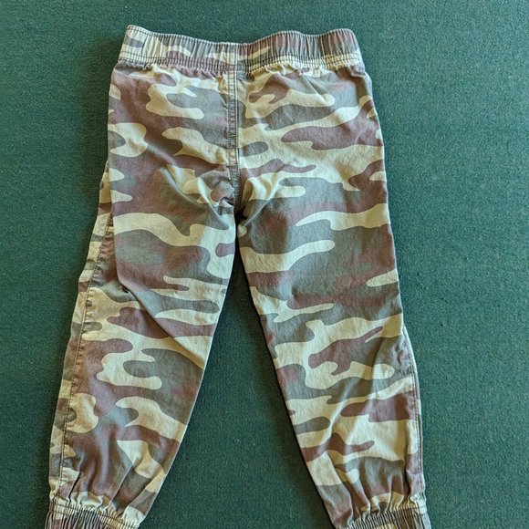 EUC Carter's Boy's Green Camouflage Pants 3T 💙 - Picture 2 of 3